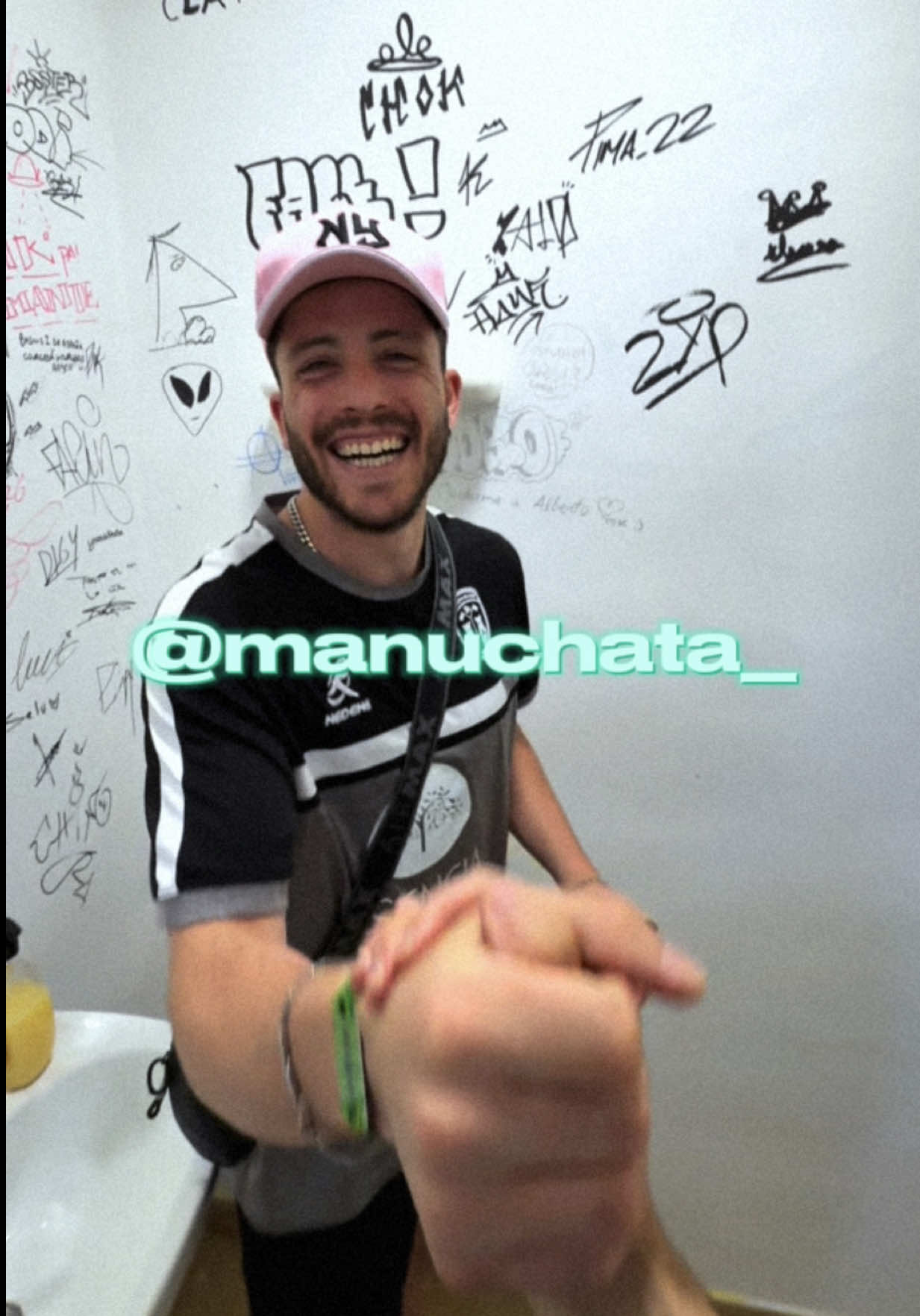 Firma en la pared del baño de La Nave