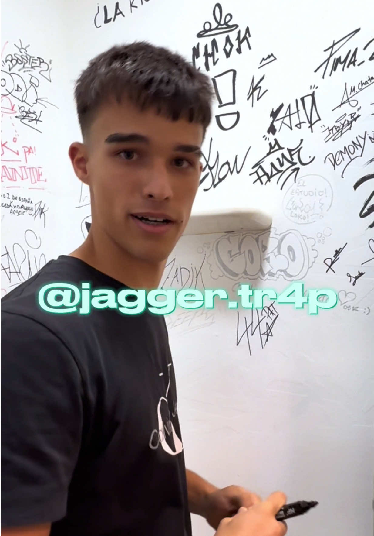 Firma en la pared del baño de La Nave