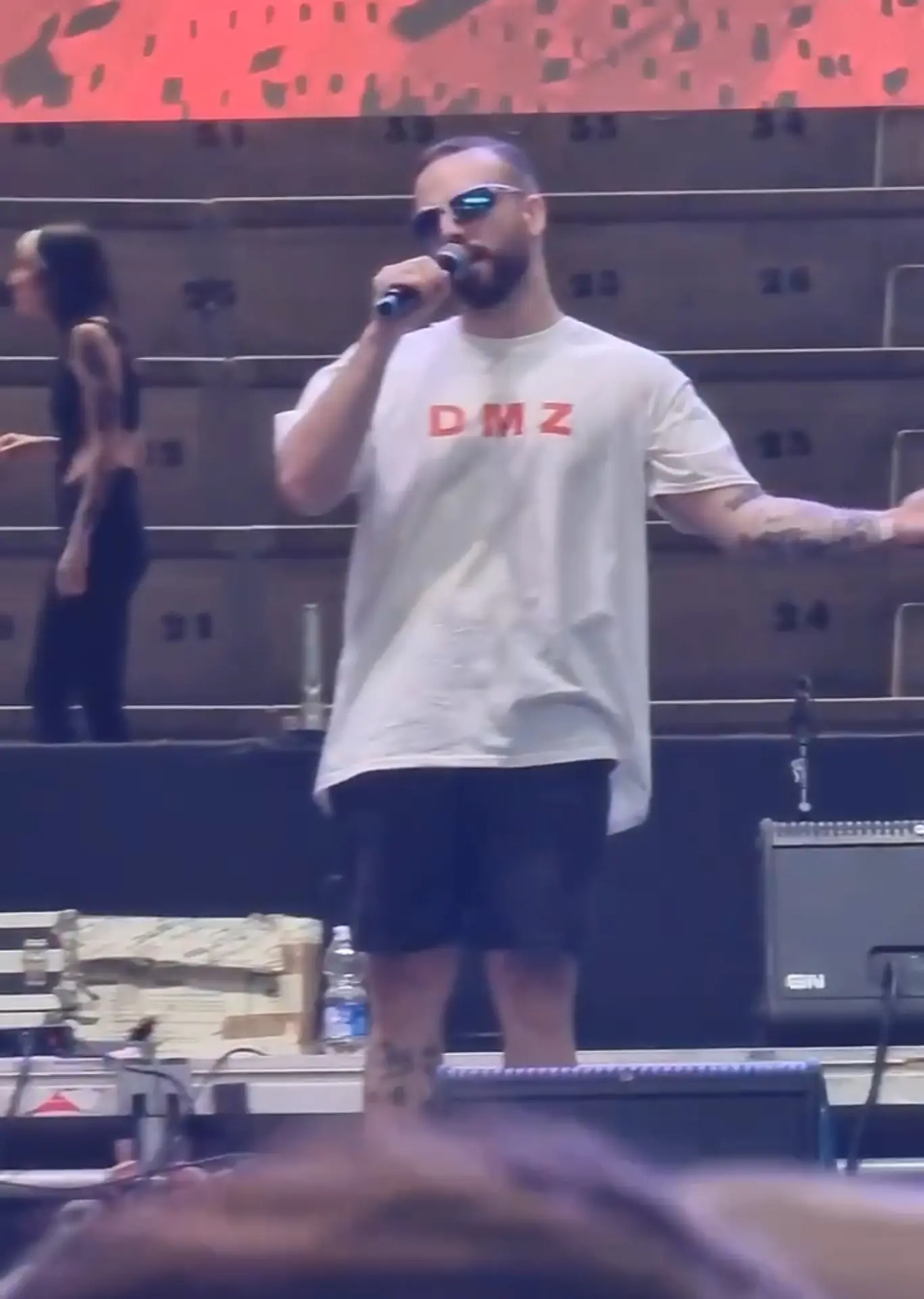 Dani Manzan actuando en un festival